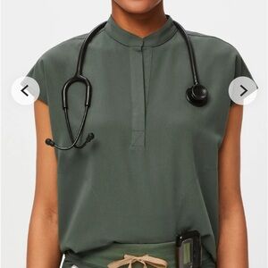Figs scrub top